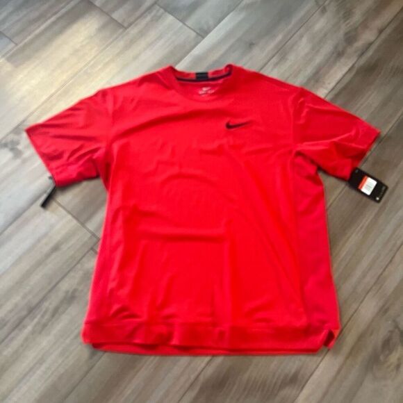 Nike‎ Red Athletic Workout Shirt Men Large Bin J-47 NWT - Picture 1 of 6
